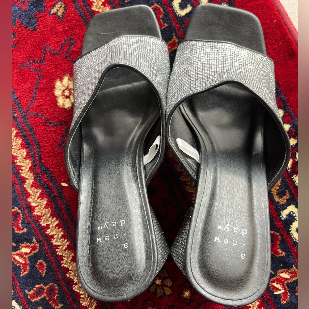 A New Day woman’s Vira Mule Heels size 10